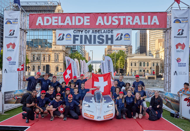 PB: Am 27. Oktober fuhr das aCentauri Solar Racing Team der ETH Zürich ihr innovatives Solarauto in Adelaide über die Ziellinie.