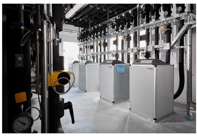 PB: Wärmepumpen sind als Gebäudeheizungen schon fast Standard und können in höheren Leistungs- und Temperaturklassen auch Fernwärmenetze und Industrieprozesse nachhaltig machen. Bild: Fraunhofer IEG  / ©: Frank Wiedemeier