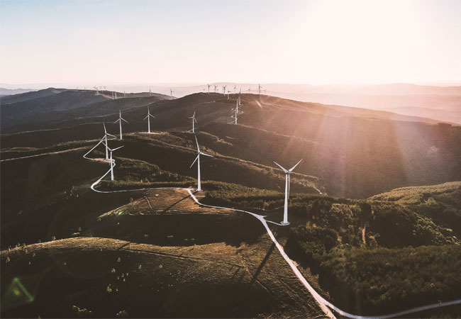 PB: Exemplarischer Zusammenhang zwischen Kosten und CO2-Ausstoß in einem Energiesystem, dargestellt als Pareto-Front. Wichtigste Erkenntnis (in rot): Mit relativ geringen Investitionen können bereits sehr niedrige CO2-Emissionen erreicht werden. (Quelle: KISTERS)