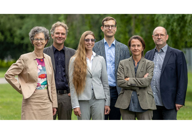 PB: Klima-Sachverständigenrat: Die Mitglieder des Klima-Sachverständigenrates (von links): Professorin Dr. Sabine Löbbe, Dr. Martin Pehnt, Maike Schmidt (Vorsitzende), Professor Dr. Dirk Schindler (stellvertretender Vorsitzender), Professorin Dr. Almut Arneth und Professor Dr. Sven Kesselring / ©: Uli Regenscheit Fotografie
