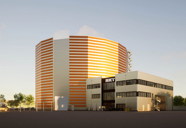 PB: NKT’s new, round high-voltage test hall in Alingsås, Sweden next to a new assembly and office building, which are being built on NKT’s current location.