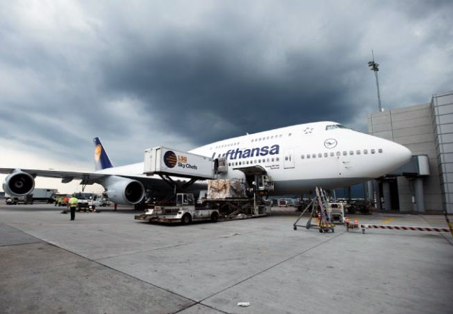 PB: Klimaziele und höchste Sicherheit gelten nicht nur für Flugzeuge, sondern auch für die Infrastruktur und Logistik am Boden. Gefragt ist ein hoher Grad von Automatisierung, Digitalisierung und Standardisierung. / Quelle: Rittal GmbH & Co. KG