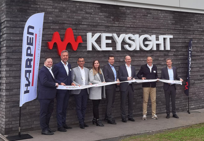 PB: Feierliche Eröffnung des Technologiezentrums in Bochum mit (v.l.n.r): Michael Reser, Keysight Technologies Direktor Geschäftssegment EV; Franz-Josef Peveling, Geschäftsführer Harpen-Unternehmensgruppe; Dirk Himmel, Leitung Projektentwicklung und Akquisition Harpen-Unternehmensgruppe; Janna Neu, Technische Projektleitung bei der Harpen Unternehmensgruppe, Thomas Eiskirch, Oberbürgermeister der Stadt Bochum, Thomas Götzl, Geschäftsführung und Vice President Automotive und Energy Solutions, Dr. Michael Schugt, Standortleiter in Bochum, Dr. Joachim Peerlings, Vorsitzender der Geschäftsführung Keysight Technologies Deutschland.  
