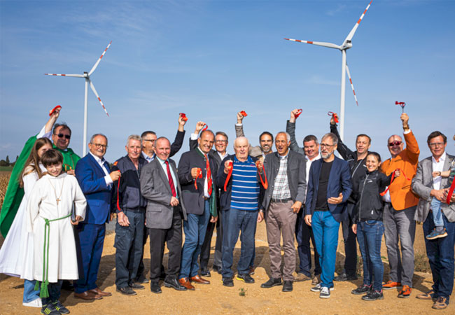 PB: Neues Windrad sorgt für gute Stimmung und sauberen Strom für 2.500 Haushalte in Gemeinde Regelsbrunn / ©: Astrid Knie