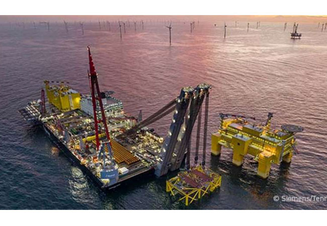 PB: Im Netzanbindungsprojekt DolWin6 von TenneT wurde vor der niedersächsischen Küste erfolgreich die Offshore-Plattform DolWin kappa installiert / ©: Siemens/TenneT/PFISTERER