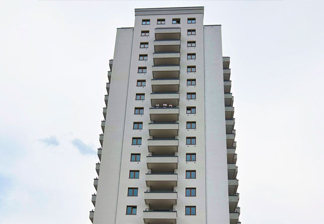 PB: Dieses Hochhaus von Bonava wurde mit einer batteriegestützten Netzersatzanlage von AKKU SYS ausgestattet.