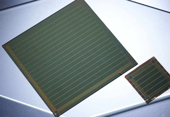 PB: Mit Unterstützung von KI-Methoden wollen Forschende die Herstellungsprozesse für hocheffiziente Perowskit-Solarzellen verbessern (Foto: Amadeus Bramsiepe, KIT)