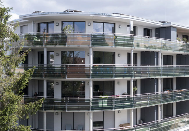 PB: ASCAs erste Glasbalustraden in einem gewerblichen Wohngebäude in Möhringen / ©: ASCA