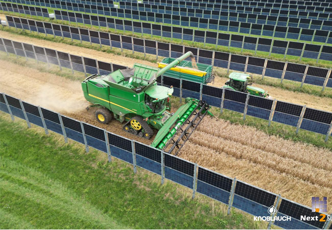 PB: Weizenernte von oben im Solarpark Donaueschingen / ©: Knoblauch GmbH