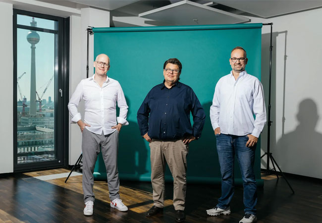 PB: von links nach rechts: Heiko Bartels (Gründer und Geschäftsführer), Ben Schlemmermeier (Gründer und Geschäftsführer), Andreas Rieckhoff (Geschäftsführer) / ©: Caeli Wind