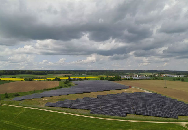 PB: Blick auf den Solarpark Heudorf, einer der drei kürzlich in Betrieb genommenen Photovoltaik-Parks des MVV-Projektentwicklers Juwi. Foto: Juwi