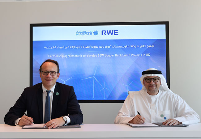 PB: RWE hat mit Masdar eine Vereinbarung unterschrieben, die das auf grüne Energien spezialisierte Unternehmen zum Partner für die britischen Offshore-Windprojekte ‚Dogger Bank South‘ von RWE macht.