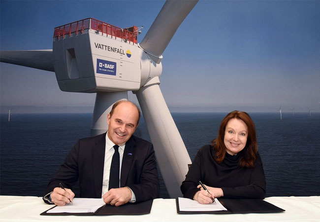 PB: Martin Brudermüller und Anna Borg während der Unterzeichnung des Memorandum of Understanding in Ludwigshafen