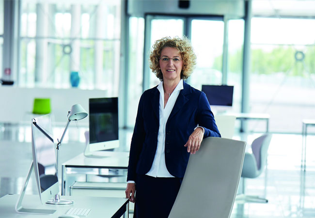 PB: Michaela Imbusch, Produktmanagerin: „Engineering Base ist das erste System, das den gesamten Lebenszyklus der Umspannwerke von der Projektidee über Detailplanung bis zur Instandhaltung unterstützt und vereint“ / ©: AUCOTEC