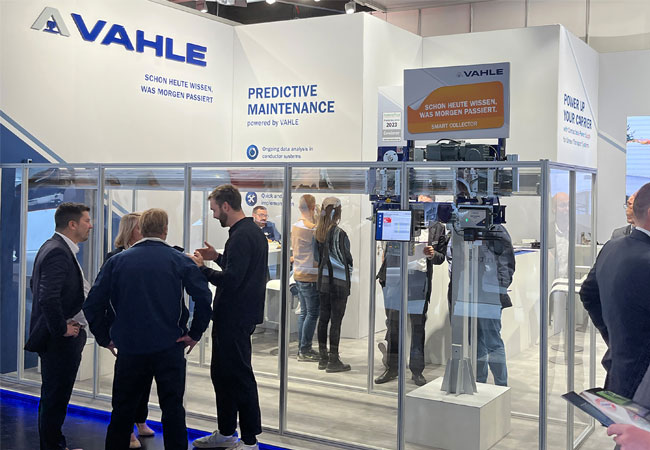 PB: Am VAHLE Stand auf der LogiMAT erfahren Messebesuchende alles über die neuesten Produkte und Tools des Experten für Energie- und Datenübertragung. (Foto: VAHLE)