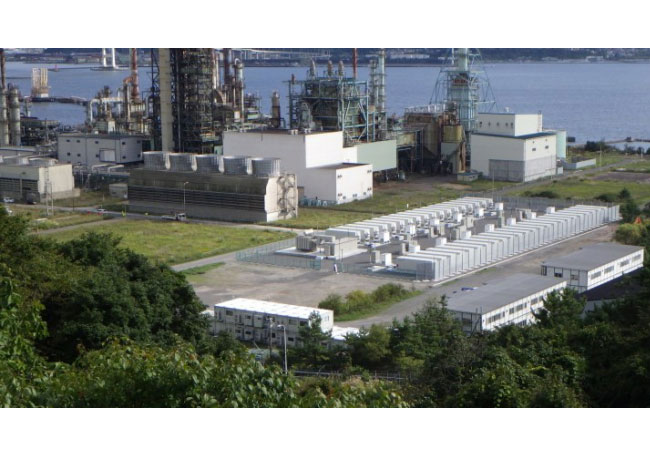 PB: Mit dem ENEOS Muroran-Werk und der Chiba-Raffinerie der Osaka International Refining Company, Ltd., profitieren zwei besonders relevante Anlagen der ENEOS-Gruppe von den GS Yuasa-Energiespeicherlösungen.