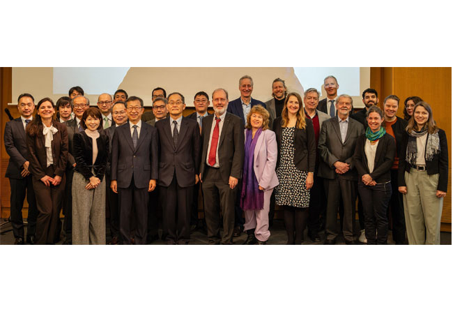 Pressephoto: Die Expert*innen des Deutsch-Japanischen Kooperationsrates zur Energiewende (German-Japanese Energy Transition Cooperation Council; GJETC) trafen sich in den vergangenen beiden Tagen in Berlin in der Botschaft von Japan, um erstmals nach der 28. Konferenz der Vereinten Nationen über Klimaänderungen (COP 28) die ambitionierten Ziele beider Länder beim Ausbau erneuerbarer Energien sowie einen verbesserten Schutz natürlicher Ressourcen durch effizientere Technologien zu diskutieren.  / © Bildquelle: Botschaft von Japan in Berlin.