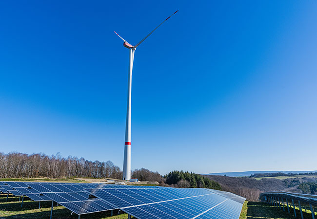 PB: Geballte Power: Das Erneuerbare Energieportfolio der CEE Group umfasst mittlerweile über 100 Projekte und erreicht damit einen neuen Meilenstein (Foto: CEE Group) 