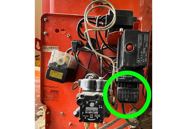 PB: Ölheizung Stecker / Sono Direkt 