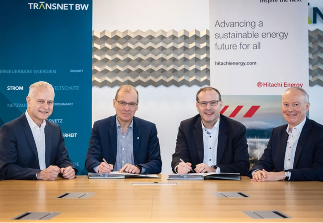 PB: Dr. Rainer Pflaum (CFO TransnetBW), Dr. Werner Götz (CEO TransnetBW), Pascal Daleiden (Vorstandsvorsitzender Hitachi Energy Germany AG) und Stefan Habild (Geschäftsbereichsleiter Grid Integration, Hitachi Energy Germany AG) (v.l.n.r.) bei der Vertragsunterzeichnung am 8.2.2024 bei TransnetBW in Stuttgart.