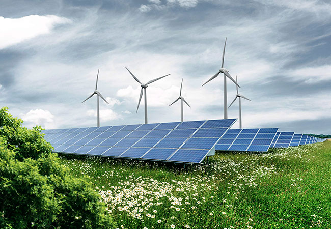 PB: Durch Photovoltaikmodule in Windparks erreicht Alterric mehr Nennleistung mit geringerem Flächenbedarf. / ©: Alterric / Herausgeber: Contentway GmbH