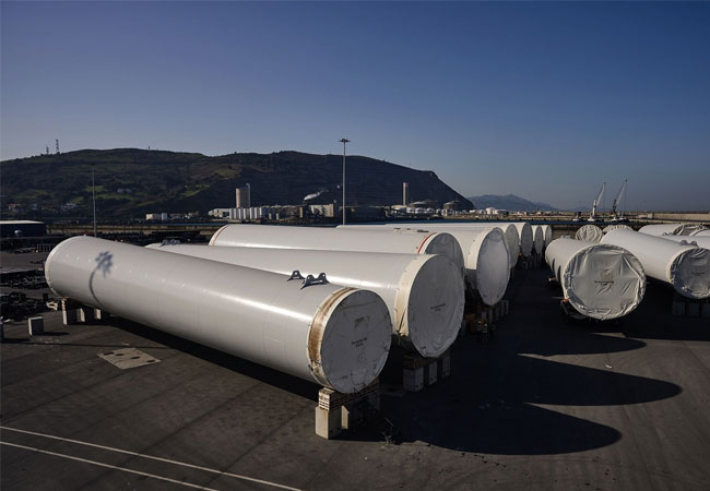 PB: Windanlagenturmsegmente in Hafen von Bilbao / ©: Port of Bilbao