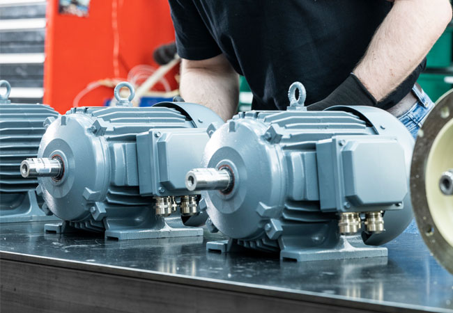 PB: BEN Buchele fertigt individuelle Elektromotoren, die passgenau für den jeweiligen Einsatzzweck konfiguriert sind. Dazu zählen auch die kürzlich zertifizierten staubgeschützten Motoren für explosionsgefährdete Bereiche, bei denen beispielsweise die Temperaturüberwachung kundenindividuell ausgeführt werden kann. / ©: BEN Buchele Elektromotorenwerke GmbH