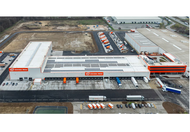Luftaufnahme Description Gebrüder Weiss hat sein Logistikzentrum bei Budapest um weitere 10.000 Quadratmeter erweitert. (Quelle: Gebrüder Weiss / Deák)