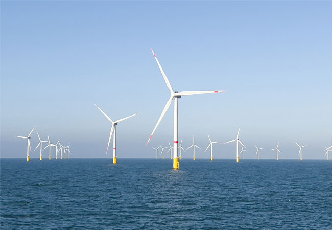 PB: Ensinger hat mit RWE Supply & Trading einen Strombezugsvertrag über zehn Jahre abgeschlossen. Künftig wird fast die Hälfte des jährlichen Strombedarfs der deutschen Werke mit erneuerbarer Energie aus Windkraft gedeckt werden. Dazu liefert der RWE-Windpark Kaskasi vor der Küste Helgolands jährlich knapp 30 Gigawattstunden. / ©: RWE
