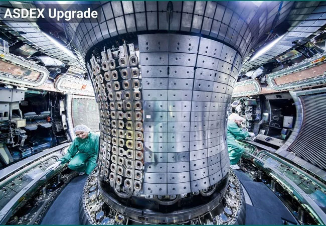 PB: Vier „unverzichtbare“ Anlagen des IPP: ASDEX Upgrade, Wendelstein 7-X, GLADIS und Elise. / Foto: MPI für Plasmaphysik / Jan Hosan (2), Volker Rohde, Frank Fleschner