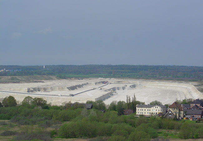Kalkgrube der Holcim bei Itzehoe, Foto aufgenommen vom höchsten Schornstein der Zementfabrik / Foto: HB