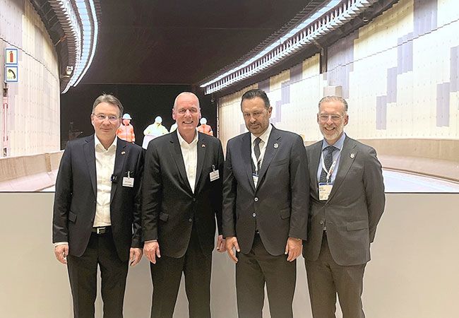 PB: Dirk Görlitzer, COO & President Business Area ICE, Phoenix Contact, Frank Stührenberg, CEO, Phoenix Contact, Mauricio Kuri, Gouverneur von Querétaro, und Marco del Prete, Secretary Ministry of Sustainable Development in Querétaro