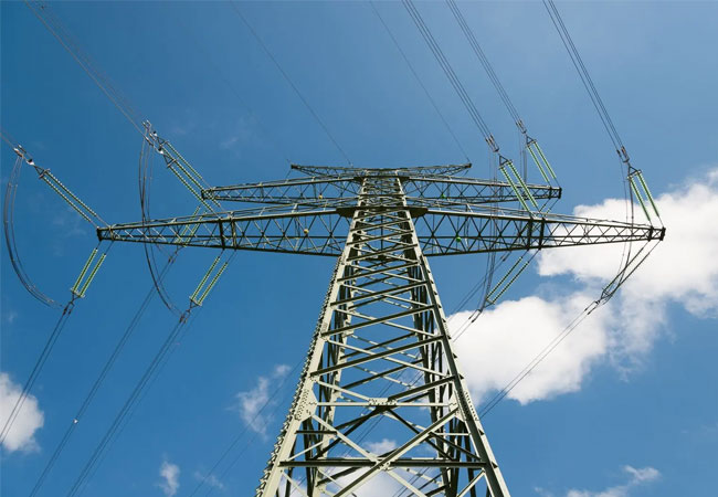 PB: Der Netzausbaus von TenneT, sowohl an Land als auch auf See, erfordert Investitionen in bisher nicht dagewesenem Umfang/ ©: TenneT