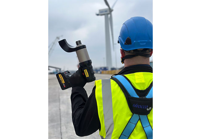 PB: Leichte, präzise Schraubenwartung mit dem Enerpac Drehmomentschlüssel der BTW-Serie.