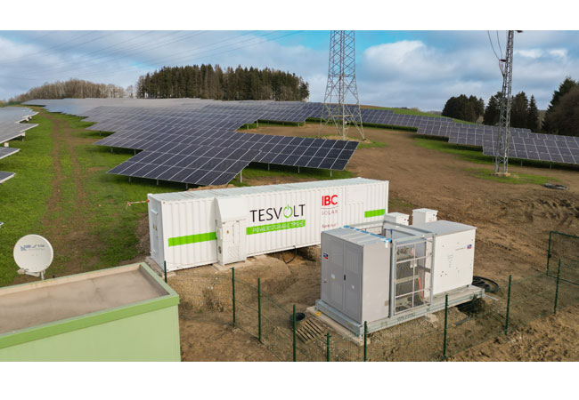 PB: IBC SOLAR bringt in der Eifel 2,5 MWp Solarpark mit Speicher ans Netz