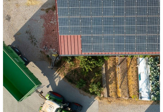 PB: Die neue Verordnung betrifft PV-Dachanlagen mit einer Leistung bis zu 500 kW, wie z. B. in der Landwirtschaft / ©: KOSTAL Solar Electric GmbH