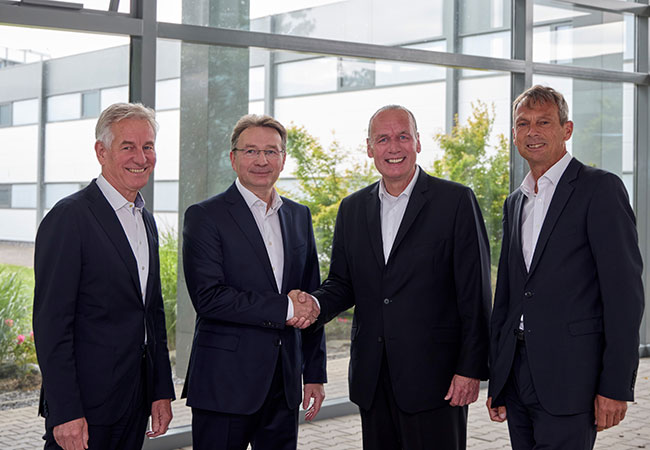 PB: v.r.n.l. Dr. Dipl.-Ing. Eberhard Veit, Dirk Görlitzer, Frank Stührenberg und Dr. Frank Eisert / ©: Phoenix Contact