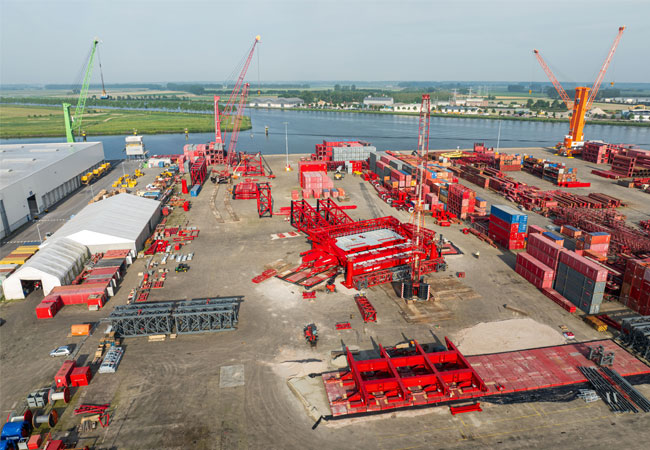 PB: Mammoet begins assembly of world’s biggest land-based crane in Netherlands