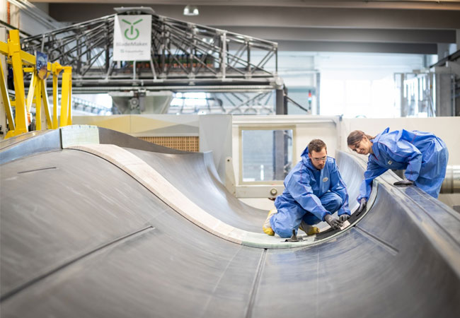 PB: Rotorblattfertigung im BladeMaker-Demozentrum / ©: Jan Meier, IWES