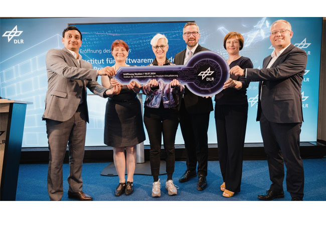 PB: Symbolischer Eröffnungsakt des neuen Gebäudes für das DLR-Institut für Softwaremethoden zur Produkt-Virtualisierung in Dresden Von links: Dr. Ali Al-Lami, Mitglied DLR-Bereichsvorstand Luftfahrt, Prof. Sabine Roller, Direktorin DLR-Institut für Softwaremethoden zur Produkt-Virtualisierung, Prof. Dr.-Ing. Anke Kaysser-Pyzalla, Vorsitzende des DLR-Vorstands, Martin Dulig, Staatsminister Sächsisches Staatsministerium für Wirtschaft, Arbeit und Verkehr, Christine Behrens, Staatsbetrieb Sächsisches Immobilien- und Baumanagement, sowie Jan Pratzka, Bürgermeister Stadt Dresden
