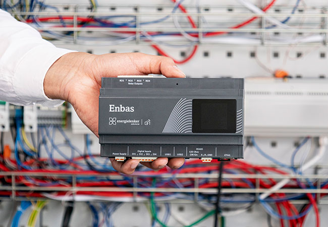 PB: Das neue Heimenergiemanagementsystem Enbas ermöglicht die intelligente Steuerung und Vernetzung von Ladestationen, Stromzählern, Batterien, Wechselrichtern und Wärmepumpen / ©: Enbas