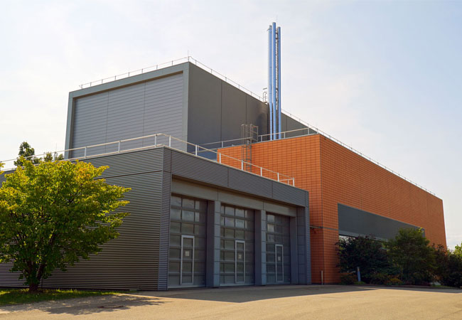 PB: Das Klimawindkanalzentrum besteht aus einem Klimawindkanal, der Geschwindigkeiten bis 260 km/h und 750 kW Antriebsleistung auf 2 Achsen im Temperaturbereich zwischen 15 °C bis 55°C darstellen kann.