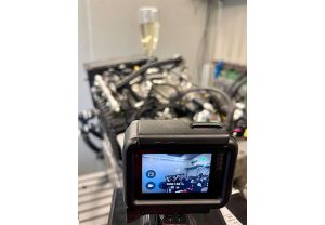 PB: "Champagner Motor" (Zero Vibration Generator): „Läuft so vibrationsfrei, dass ein gefülltes Champagner-Glas darauf völlig ruhig steht.“ / ©: Obrist Group 