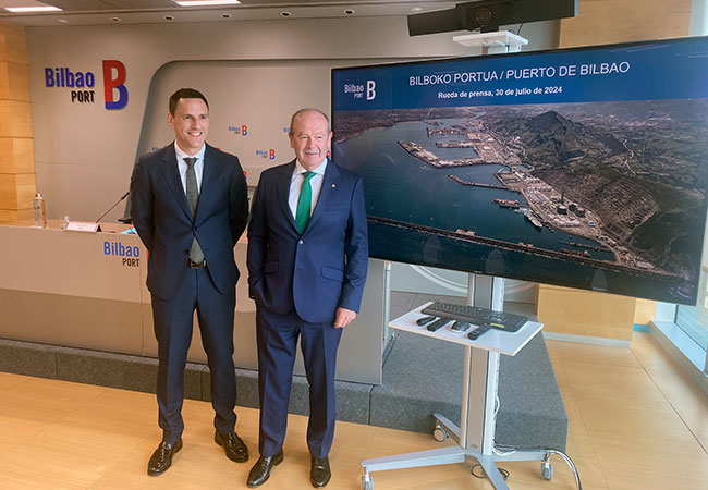 PB: Andima Ormaetxe, Director of Operations, Commercial, Logistics and Strategy; and Ricardo Barkala, President. / ©: Port Authority of Bilbao