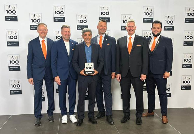 PB: Preisverleihung, Ranga Yogeshwar überreicht das TOP 100 Siegel an die Blue Energy Group AG