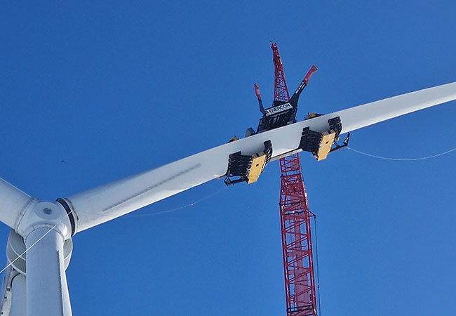 PB: Mit seinen RBC-D-Traversen hat ematec die Montage von Rotorblättern revolutioniert. Foto: ematec