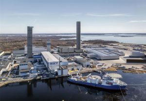 PB: llustration of the factory in Karlskrona, Sweden, with the three extrusion towers. When completed the factory will be the largest offshore cable factory in the world. / Abbildung der Fabrik in Karlskrona, Schweden, mit den drei Extrusionstürmen. Nach der Fertigstellung wird die Fabrik die größte Offshore-Kabelfabrik der Welt sein. / ©: NKT