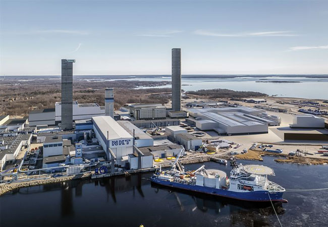 PB: llustration of the factory in Karlskrona, Sweden, with the three extrusion towers. When completed the factory will be the largest offshore cable factory in the world. / Abbildung der Fabrik in Karlskrona, Schweden, mit den drei Extrusionstürmen. Nach der Fertigstellung wird die Fabrik die größte Offshore-Kabelfabrik der Welt sein. / ©: NKT
