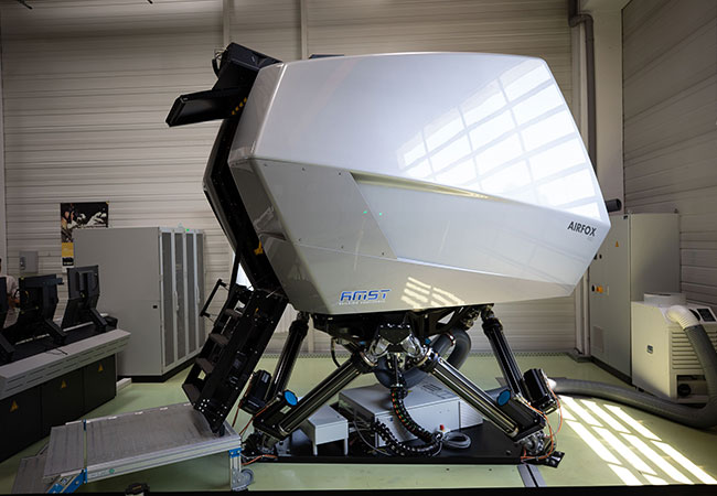 PB: Spezialanwendung in AMST_Flugsimulator: Rothe Erde sorgt für mehr Sicherheit am Himmel