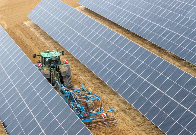 PB: RWE eröffnet Demonstrationsanlage an der Tagebau-Garzweiler für Agri-PV in Bedburg / Bildrechte: RWE / Fotograf: Klaus Görgen